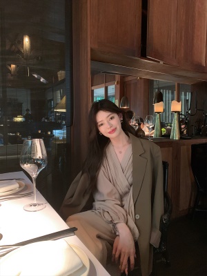 ByYou秋季新款气质高端棕色灯笼袖V领连衣裙宽松收腰显瘦过膝长裙