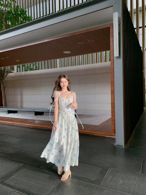 ByYou 2025新款气质蓝色碎花天丝吊带连衣裙收腰显瘦长款仙女裙子