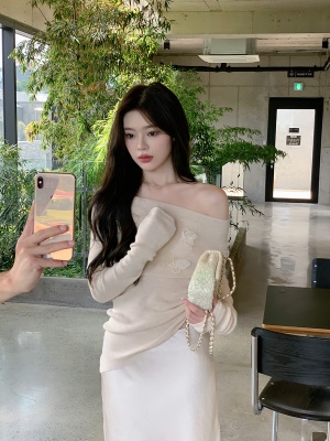 ByYou 2025春季新款高级感香槟色缎面半身裙长款气质高腰包臀裙子