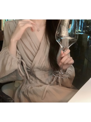 ByYou秋季新款气质高端棕色灯笼袖V领连衣裙宽松收腰显瘦过膝长裙