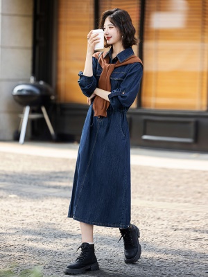 初秋爆款牛仔连衣裙女2025春秋装新款气质高级感流行时尚长款裙子