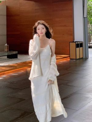 ByYou 2025新款羊毛马海毛白色吊带针织连衣裙长款内搭打底毛衣裙