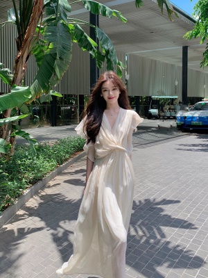 ByYou夏季新款气质蝴蝶袖杏色V领天丝连衣裙收腰显瘦仙气长款裙子