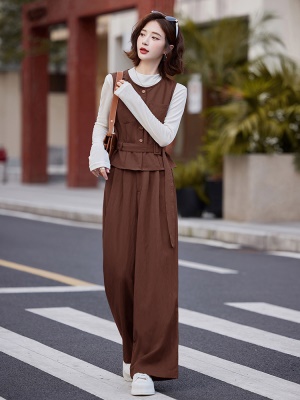 初春穿搭高级感套装女2025春秋新款欧洲站时尚大气马甲长袖三件套