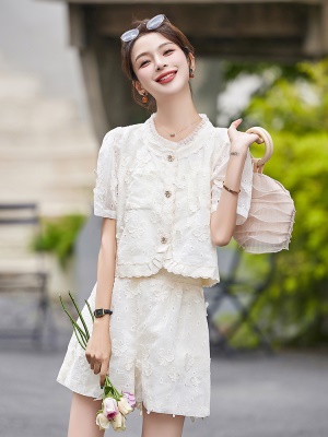 小香风名媛蝴蝶绣花套装女2025夏天新款时尚高级感休闲短裤两件套