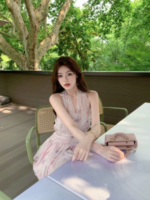 ByYou 夏季新款气质粉色v领挂脖碎花雪纺连衣裙收腰显瘦仙女短裙