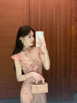 ByYou 夏季新款小飞袖方领粉色雪纺碎花连衣裙高级感修身包臀长裙