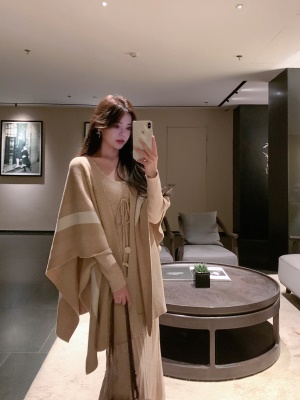 ByYou 冬季新款兔绒V领收腰针织连衣裙中长款修身内搭过膝毛衣裙