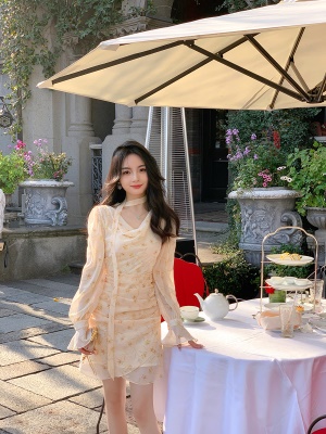 ByYou 夏季鹅黄色荡领碎花连衣裙女收腰显瘦褶皱包臀裙子含吊带裙