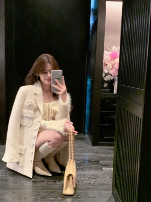 ByYou 冬季新款温柔风杏色一字肩针织连衣裙短款修身显身材毛衣裙