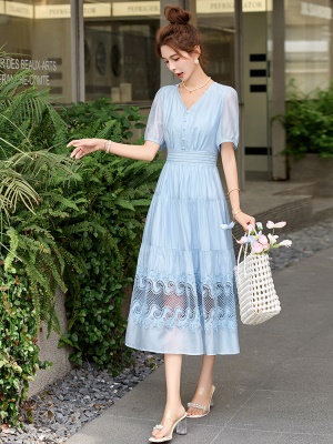 新中式绝美天丝连衣裙女2025夏季新款独特漂亮掐腰蕾丝镂空长裙子