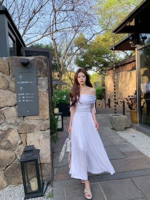 ByYou 夏季新款温柔风修身一字肩白色连衣裙褶皱收腰大摆仙女长裙