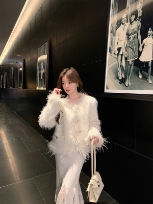 ByYou2025春季v领长袖拼接蕾丝白色兔绒针织连衣裙长款内搭毛衣裙