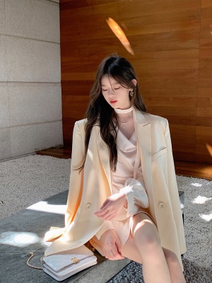 ByYou 夏季高端精致法式长袖白色荡领缎面连衣裙收腰气质显瘦短裙