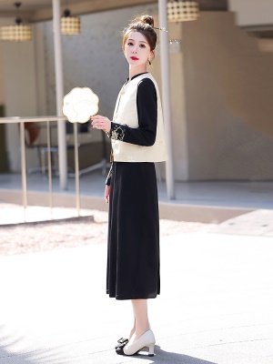 新中式国风套装2025春季新款小香风漂亮刺绣马甲搭配丝绒连衣裙女