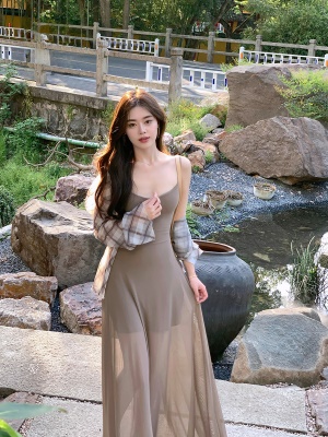 ByYou 夏季新款气质咖色无袖吊带网纱连衣裙内搭收腰包臀肯豆长裙