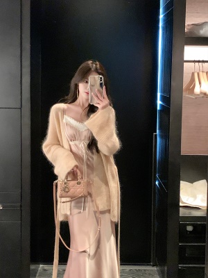 ByYou 冬季新款纯欲粉色蕾丝拼接缎面吊带连衣裙修身内搭打底长裙