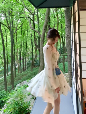 ByYou 夏季法式方领泡泡袖高级感碎花白色连衣裙气质收腰仙女裙子