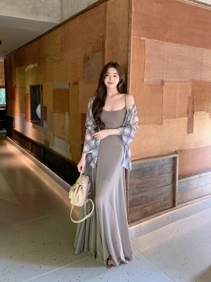 ByYou 夏季新款气质咖色无袖吊带网纱连衣裙内搭收腰包臀肯豆长裙