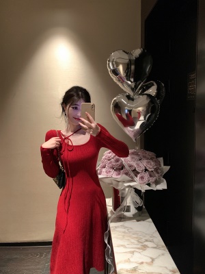 ByYou 秋季温柔白色针织连衣裙女高腰修身中长款内搭打底毛衣裙子