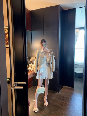 ByYou 秋季新款气质衬衫领高级感白色缎面连衣裙收腰显瘦绸缎短裙