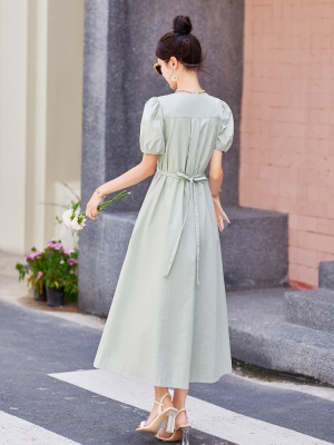 小个子显高V领连衣裙女2025夏季新品时尚薄荷绿显瘦精致高端裙子