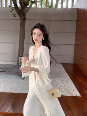 ByYou夏季新款茶歇法式白色雪纺连衣裙喇叭袖V领收腰气质仙女长裙