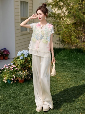 新中式重工刺绣马甲套装女2025夏季新款缎面时尚超火阔腿裤两件套