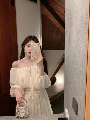 ByYou 夏季新款法式杏色灯笼袖一字肩雪纺连衣裙收腰褶皱仙女短裙