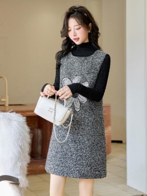 超火小香风春装套装女2025新款爆款洋气减龄毛呢背心连衣裙两件套