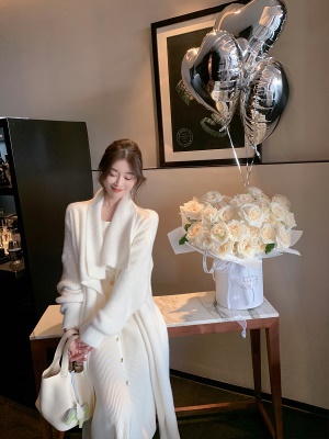 ByYou 冬季挂脖兔绒针织连衣裙女修身显瘦中长款内搭打底毛衣裙子