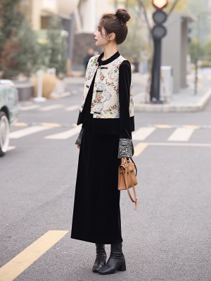新中式国风套装裙女2025春季新款端庄大气高档丝绒刺绣马甲三件套