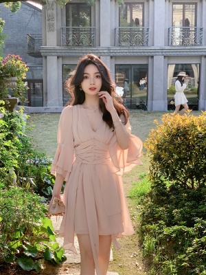 ByYou 夏季高级感收腰长款荷叶边v领肉粉色连衣裙两件套 含吊带裙