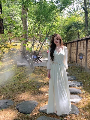 ByYou 夏季新款重工灯笼袖白色挂脖连衣裙垂坠感百褶大摆a字长裙