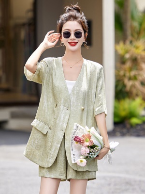 高端干练气质V领套装女夏2025新款宽松时尚优雅薄西装短裤两件套