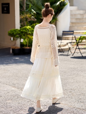 气质温柔度假风套装女2025春夏新款针织镂空罩衫白色半身裙两件套