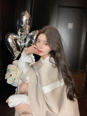 ByYou 秋冬新款翻领白色羊毛镂空针织连衣裙短款收腰显瘦百褶裙子