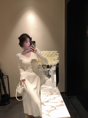 ByYou 春季新款白色兔绒针织假两件连衣裙长款修身高级收腰毛衣裙