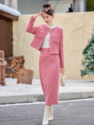 粉色小香风毛呢套装女2025秋冬新款欧货时尚显瘦高个子加厚两件套