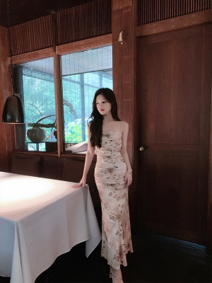 ByYou 夏季新款气质杏色网纱碎花吊带连衣裙紧身包臀鱼尾印花长裙