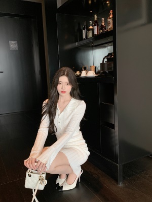 ByYou 秋冬新款翻领白色羊毛镂空针织连衣裙短款收腰显瘦百褶裙子