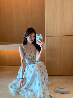 ByYou 2025新款气质蓝色碎花天丝吊带连衣裙收腰显瘦长款仙女裙子