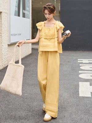 法式飞飞袖亚麻套装女2025夏季新款时尚方领蕾丝钩花休闲裤两件套