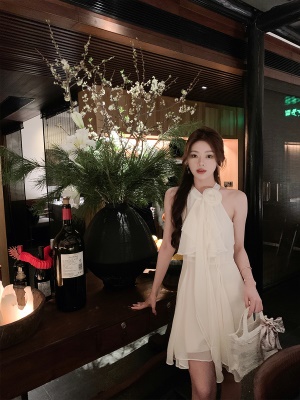 ByYou 夏季新款白色雪纺无袖挂脖连衣裙短款收腰显瘦露肩仙女裙子