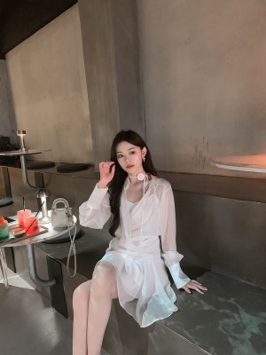 ByYou 秋冬新款喇叭袖翻领白色衬衫连衣裙收腰短裙含吊带裙两件套