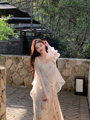 ByYou 夏季新款度假风杏白色碎花吊带连衣裙收腰修身印花大摆长裙