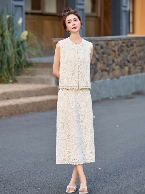 法式蕾丝刺绣马甲套装女2025夏季新款彩色钉珠花边气质小香两件套