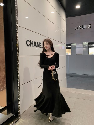 ByYou 秋冬新款纯欲磨毛内搭白色挂脖连衣裙中长款收腰包臀鱼尾裙