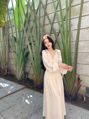 ByYou春季新款法式杏色V领收腰连衣裙长款大摆伞裙小个子显瘦裙子