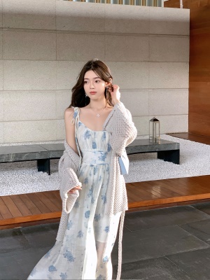 ByYou 2025新款气质蓝色碎花天丝吊带连衣裙收腰显瘦长款仙女裙子